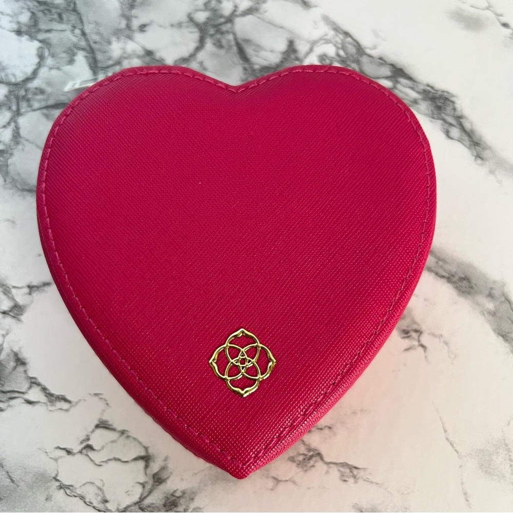 Kendra Scott Heart Jewelry Case in Hot Pink - Picture 12 of 12